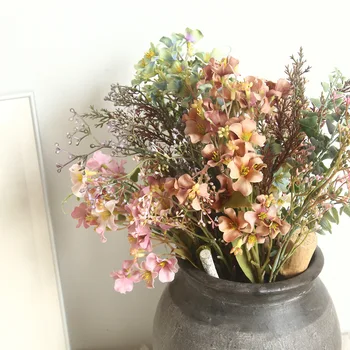 2 vnt./daug dirbtinių gėlių 5 šakių šilko puokštė namų puošybai vestuvių ranka ūkyje netikrą gėlės fone sienos, plastikiniai augalų